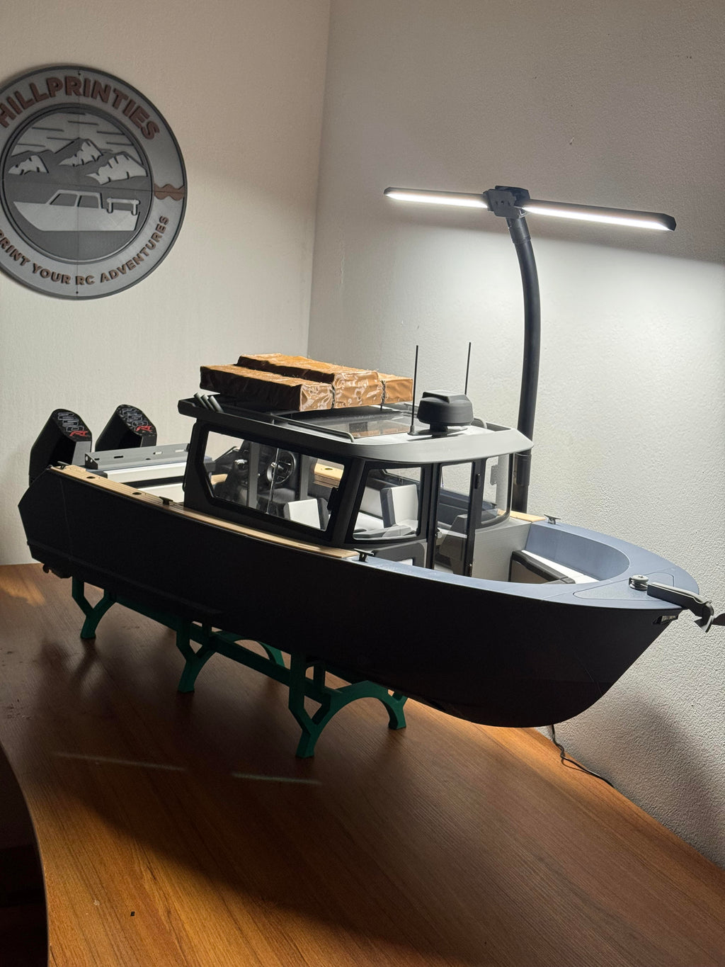 DEFENDER 22 - 1/6 Scale - Twin Outboard Boat - W/O Outboards